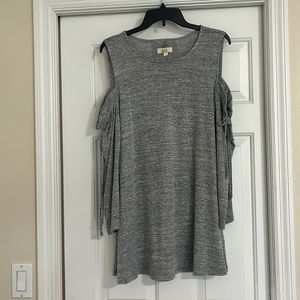 Cupio Anthropologie cold shoulder knit top‎ grey